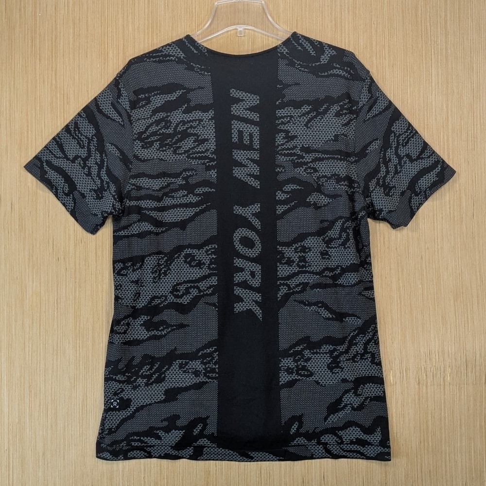 Lululemon Metal Vent Tech‎ SS Shirt XL Grey Camo New York Graphic Training Tee